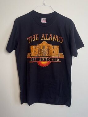 Vintage 1993 The Alamo Single Stitch Graphic Tshirt (L)